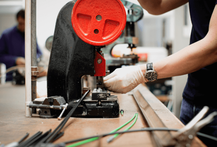 Venhill We make pattern cables and hydraulic lines for modern and classic and motorbikes (both on and off-road), quads, cars and karts, alongside control cables for industrial applications.
